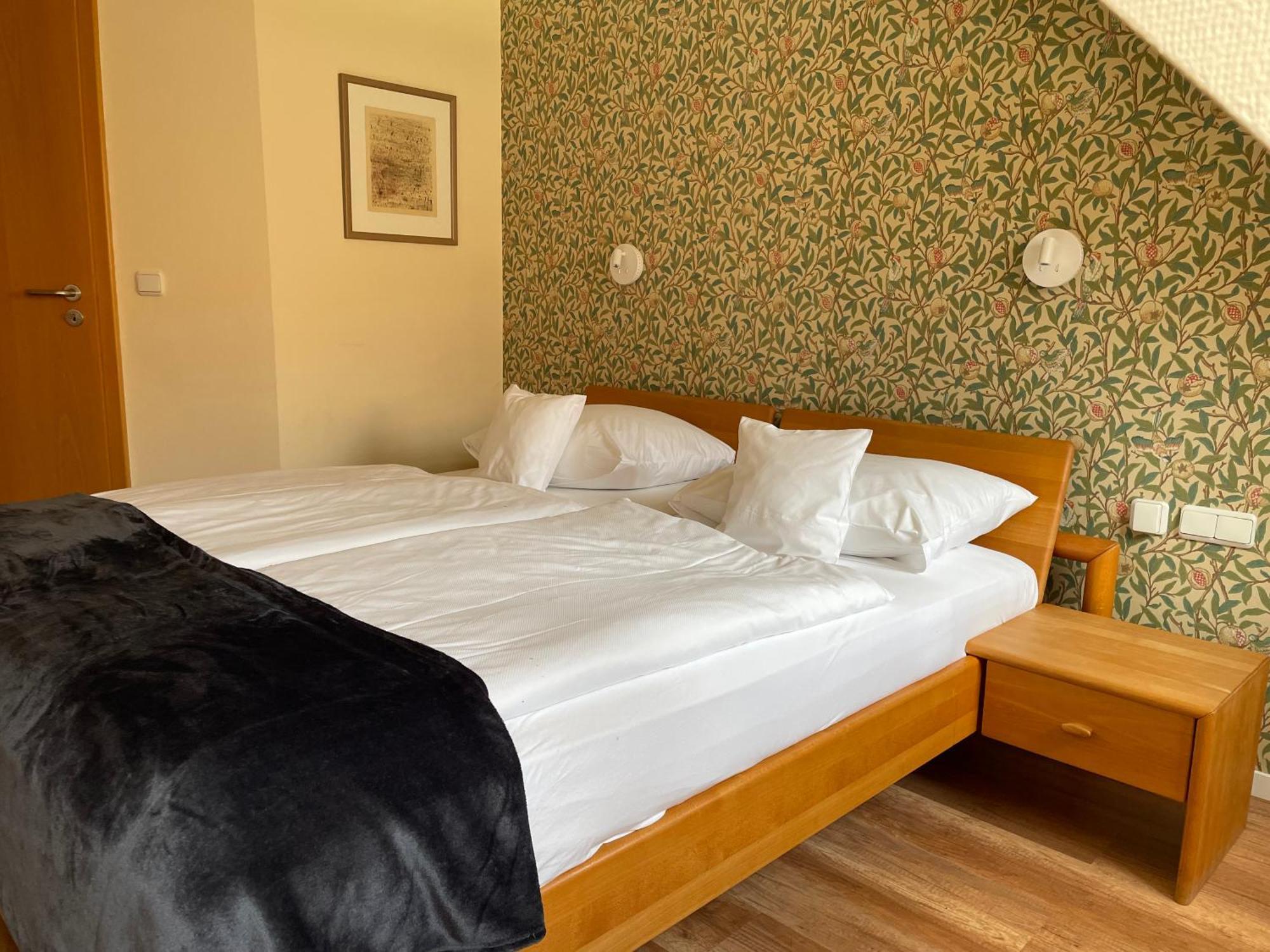 Hotel Am Torturm Фольках Номер фото